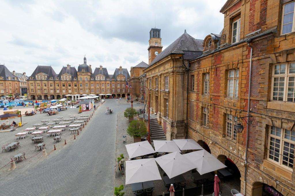 Charleville-Mézières: belle vue Place Ducale photo 1