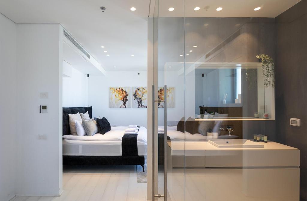 YalaRent sea-breeze penthouse with jacuzzi photo 3