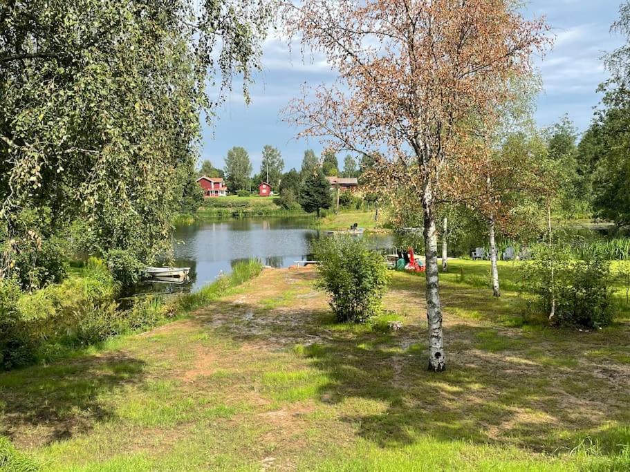 Dalastuga med tillgång till badplats photo 1