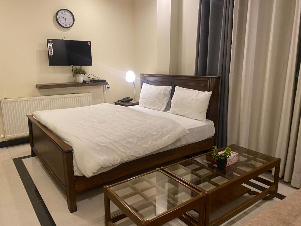 AK Hotel & Suites photo 4