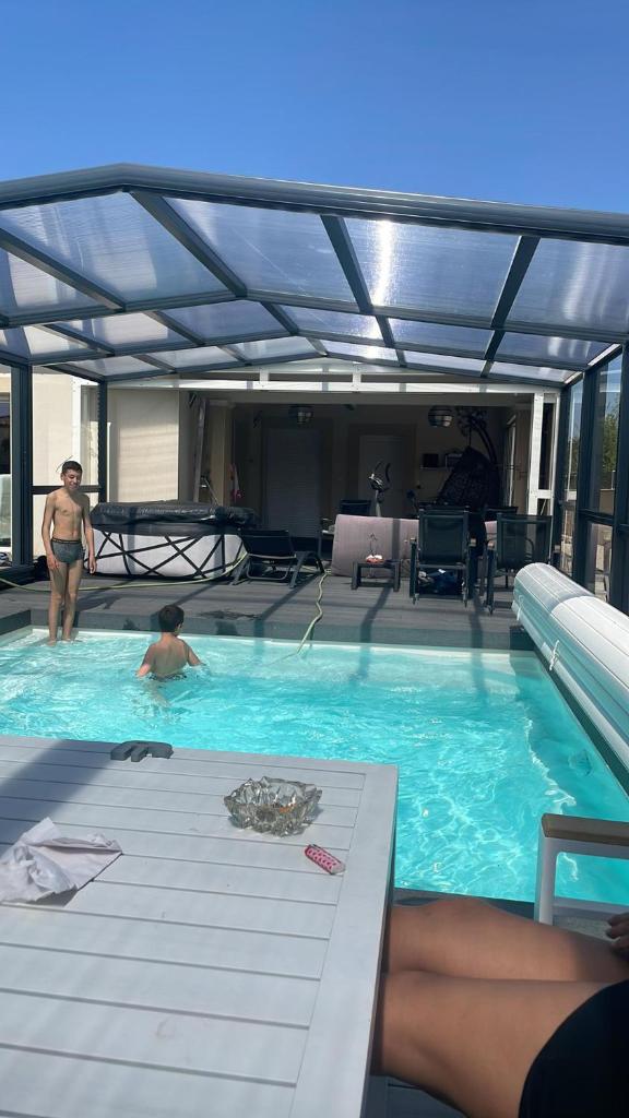 L'Aurore suite de charme, clim jacuzzi, sauna, piscine chauffée cuisine...