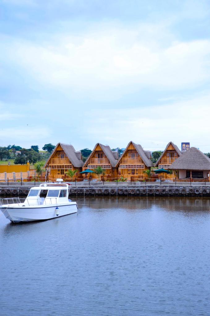 Pelican Lodge & Marina photo 3