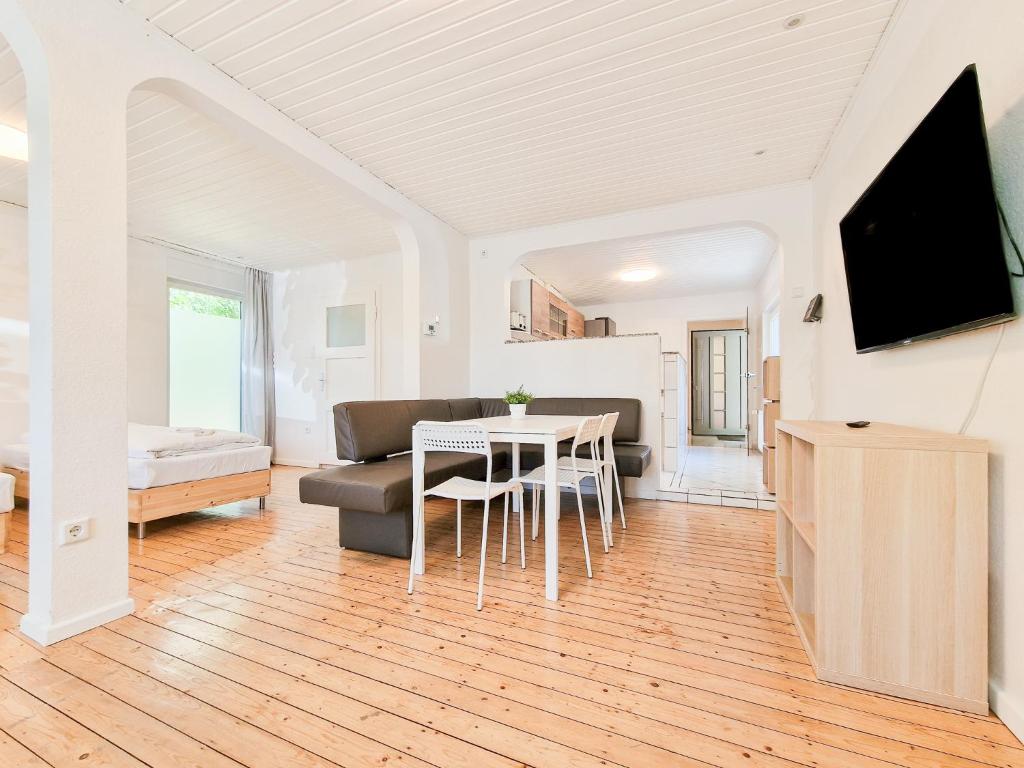 Tolstov Apartments - 3 Room Apartments with Garden - 20 min DUS Airport & MESSE DUS photo 1