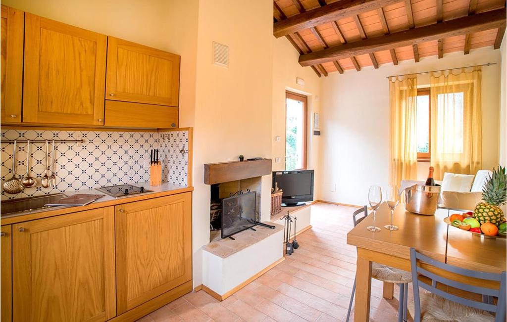Amazing Apartment In Foligno With Outdoor Swimming Pool, Wifi And 1 Bedrooms photo 2