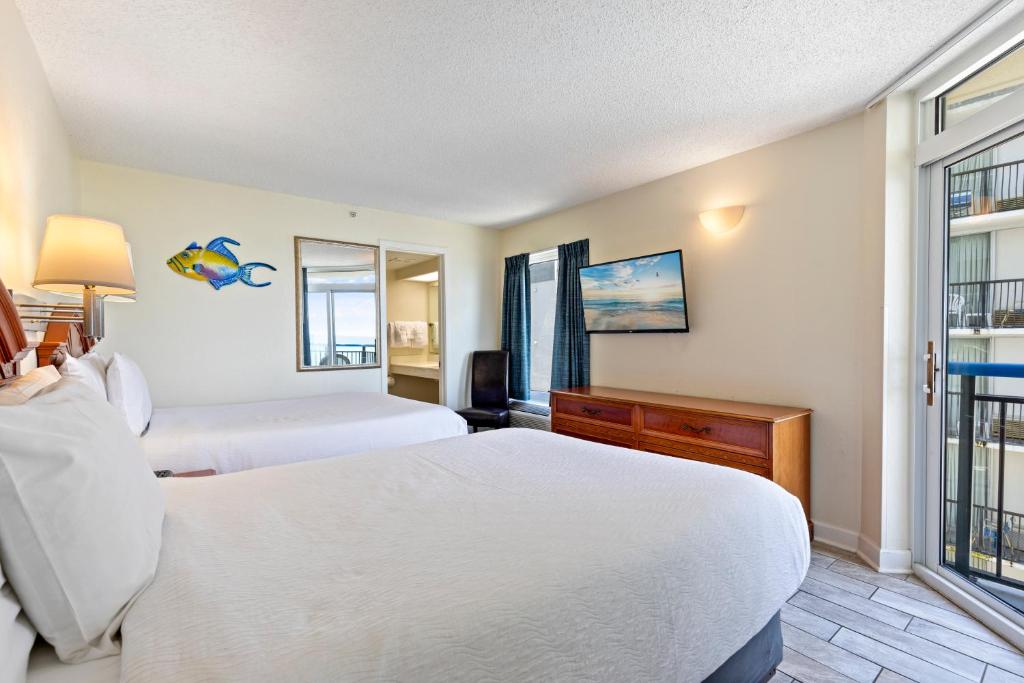 Boardwalk Resort Beachfront Condo by Hosteeva photo 2