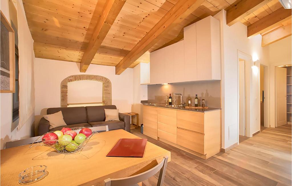 Awesome Apartment In Foligno With Outdoor Swimming Pool, Wifi And 2 Bedrooms photo 2