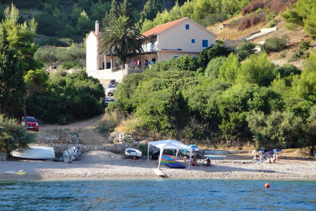 Seaside secluded apartments Cove Tvrdni Dolac, Hvar - 4008 photo 2