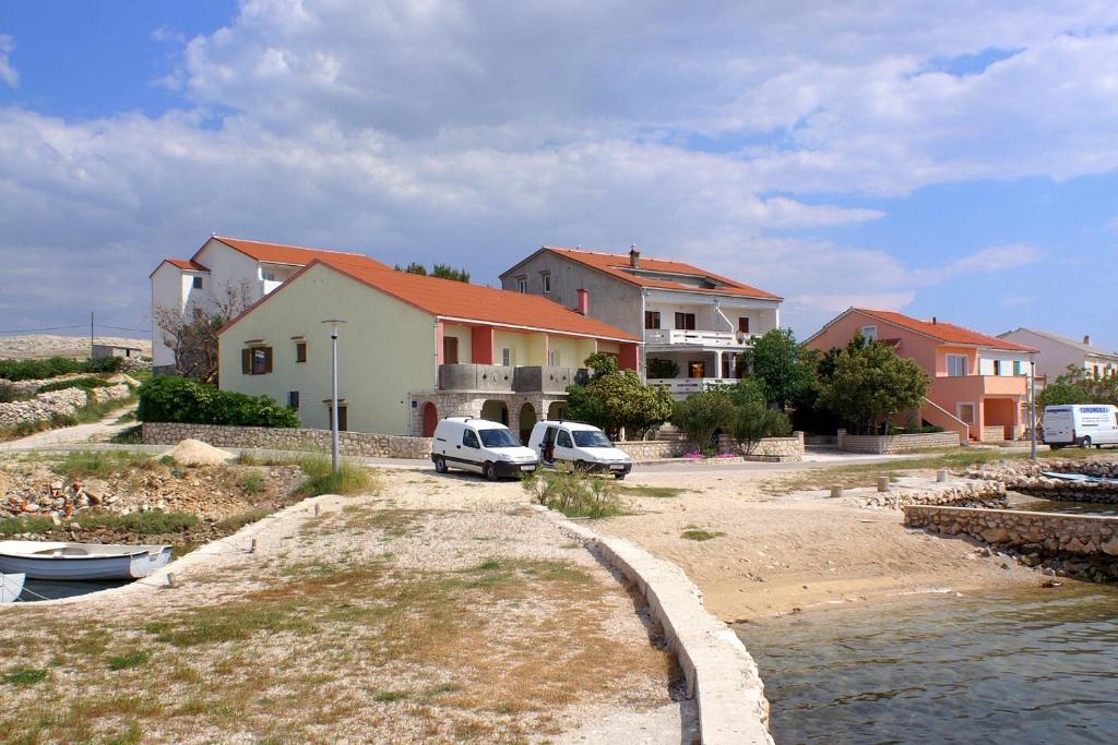 Apartments by the sea Kustici, Pag - 4081 photo 1