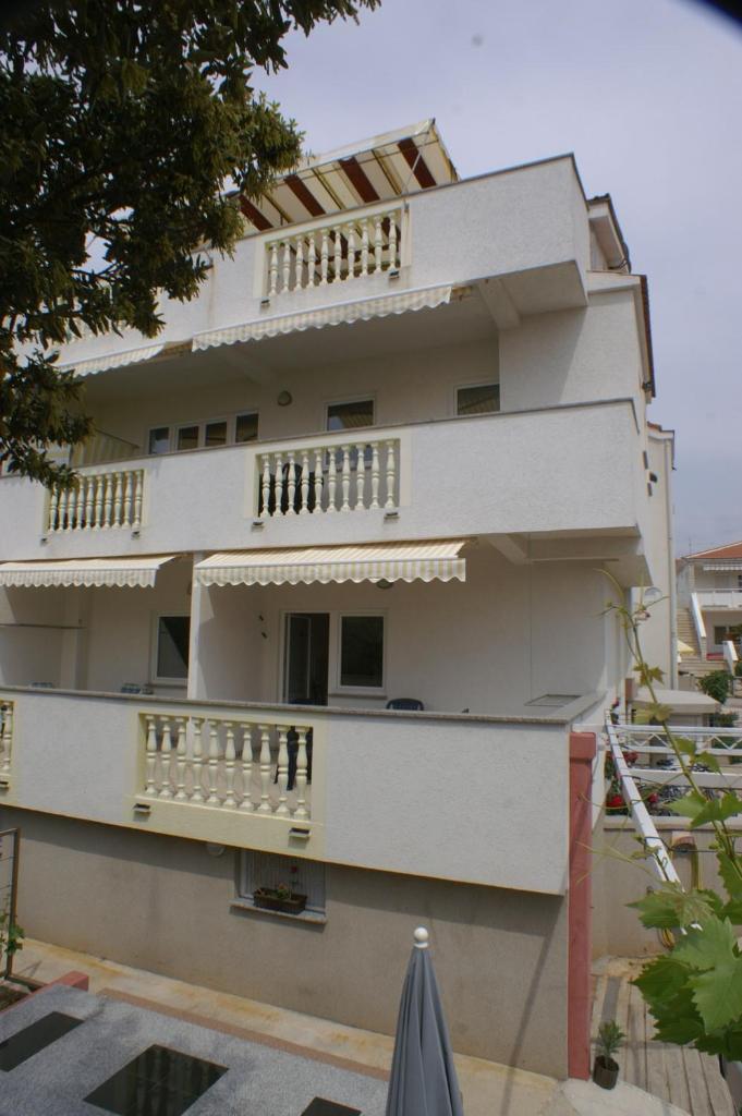 Apartments by the sea Mandre, Pag - 4098 photo 1