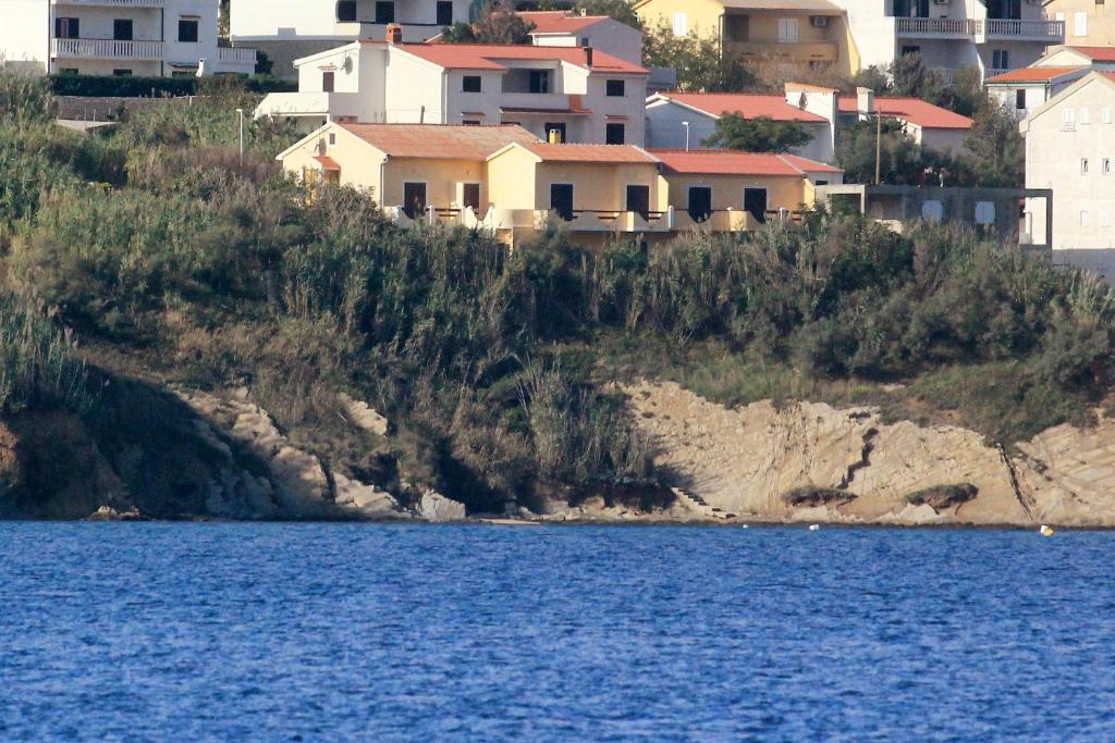 Apartments by the sea Pag - 4119 photo 1