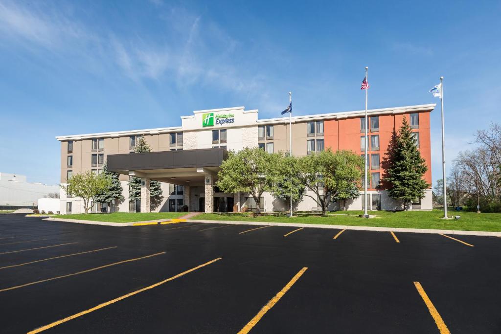 Holiday Inn Express Flint-Campus Area, an IHG Hotel image
