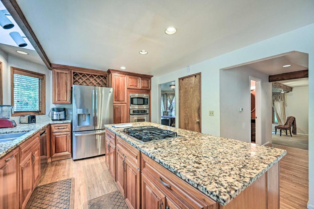 Family-Friendly Redmond Home with Spacious Deck photo 1