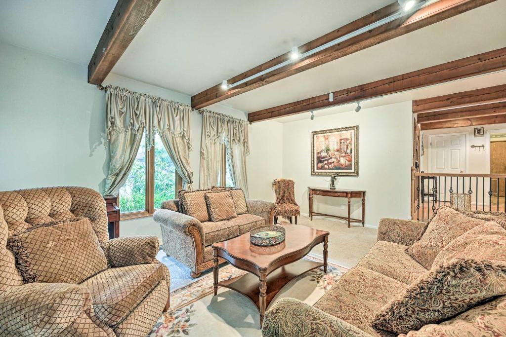 Family-Friendly Redmond Home with Spacious Deck photo 3