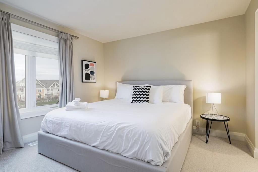 Steps to Blue Mtn Condo wt Elegant Style 213 Sierra Lane photo 3
