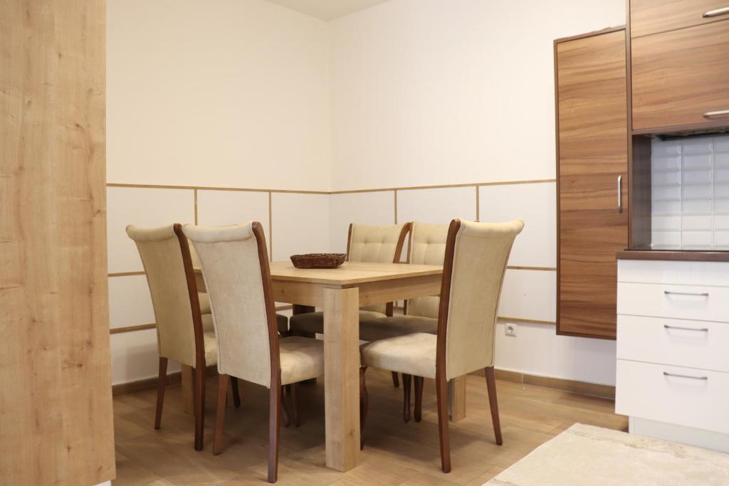 Cozy 2-bedroom rental unit. photo 4