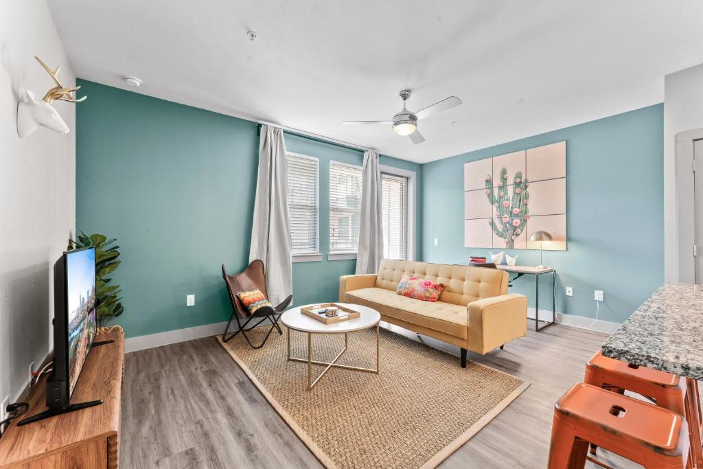 Vivant - Modern & Chic 1BR Luxury Apts Close to Downtown & Airport photo 3
