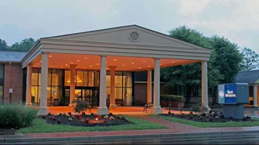 Best Western Williamsburg Historic District image