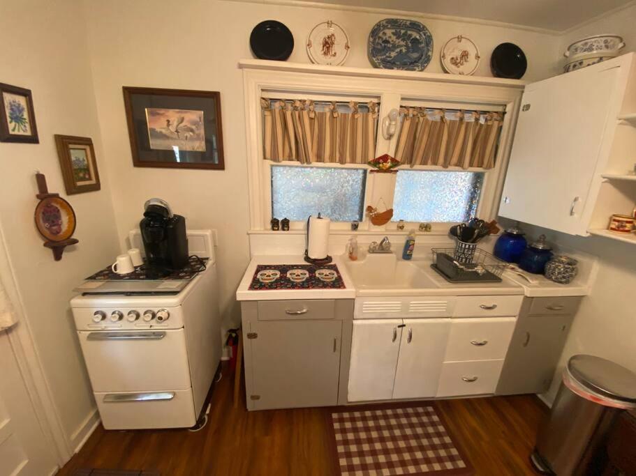 11th St. Casa Blanca Bandera, TX. photo 1