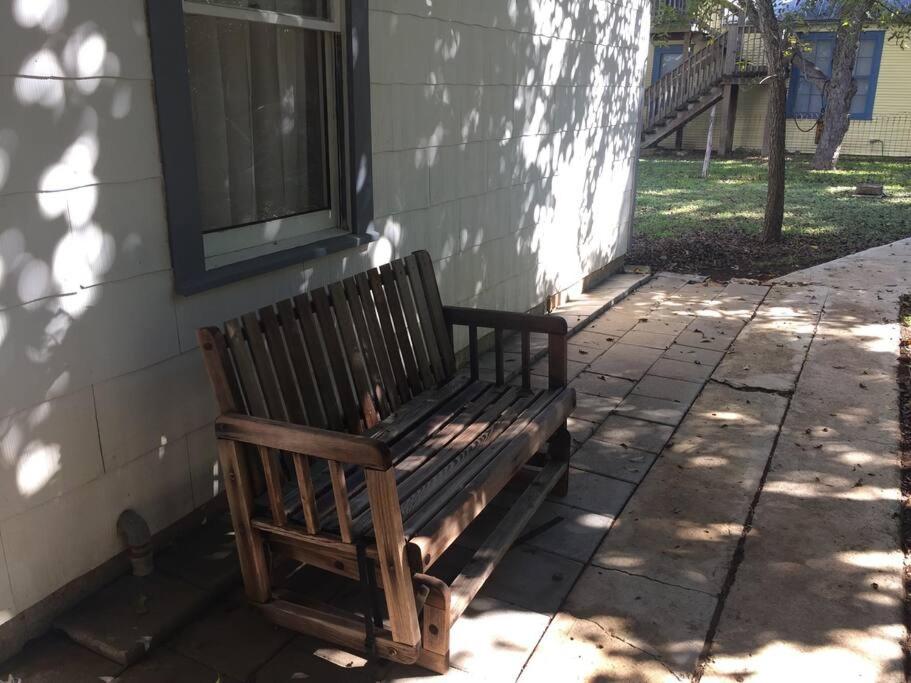 11th St. Casa Blanca Bandera, TX. photo 2