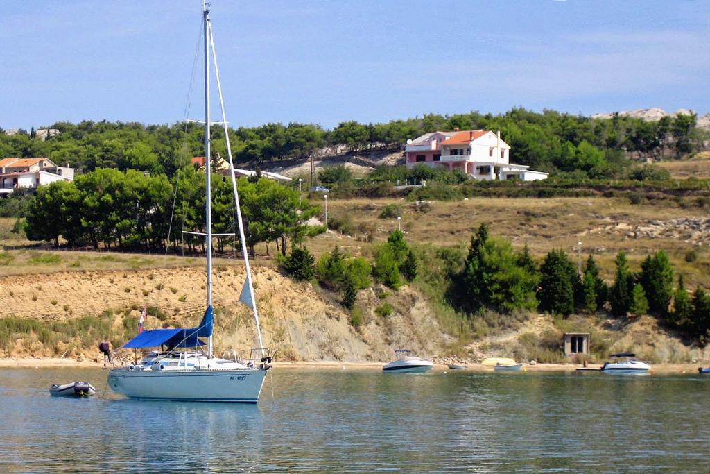 Family friendly seaside apartments Vlasici, Pag - 4319 photo 1