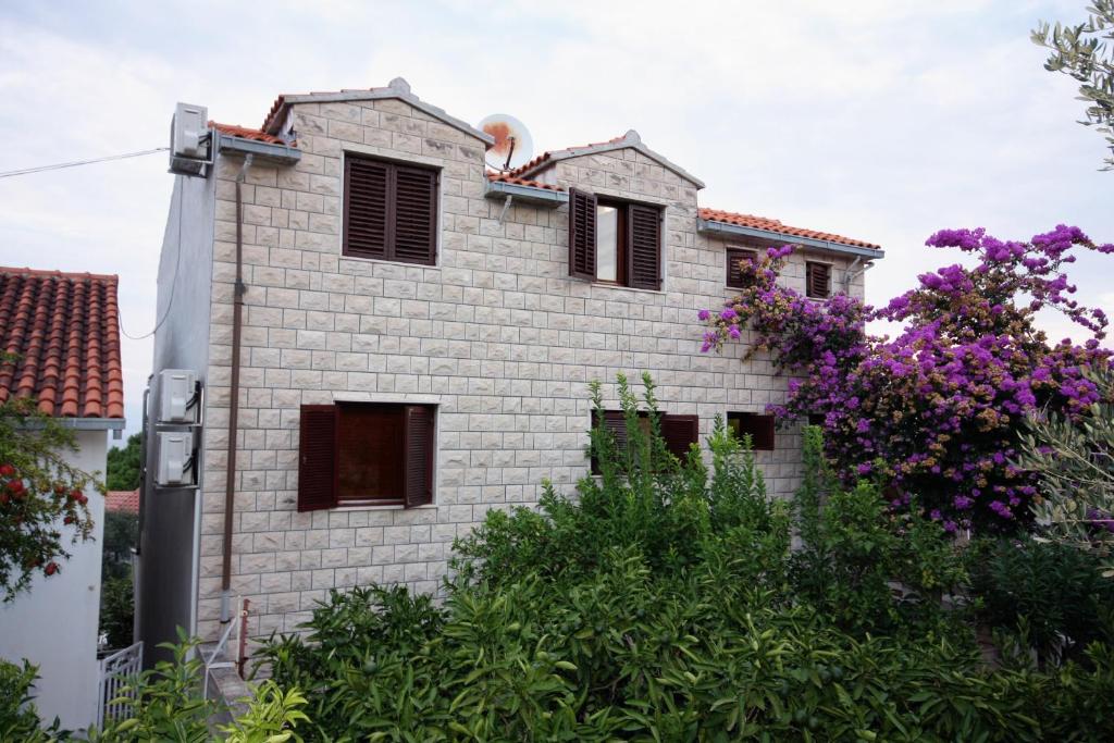 Apartments with a parking space Supetar, Brac - 5670 photo 2