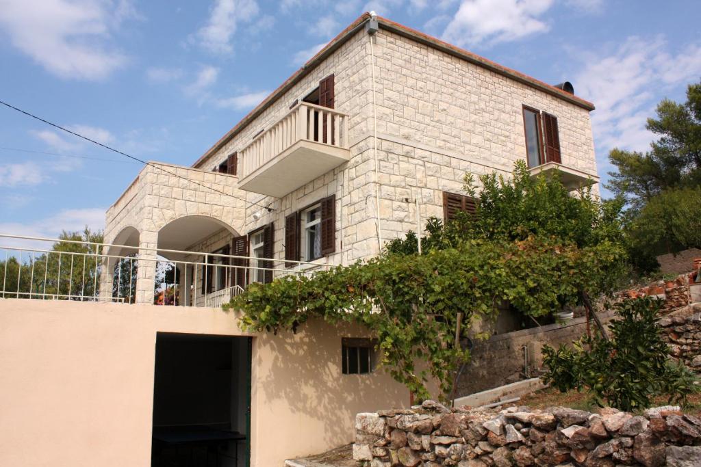 Family friendly seaside apartments Sumartin, Brac - 5771 photo 2