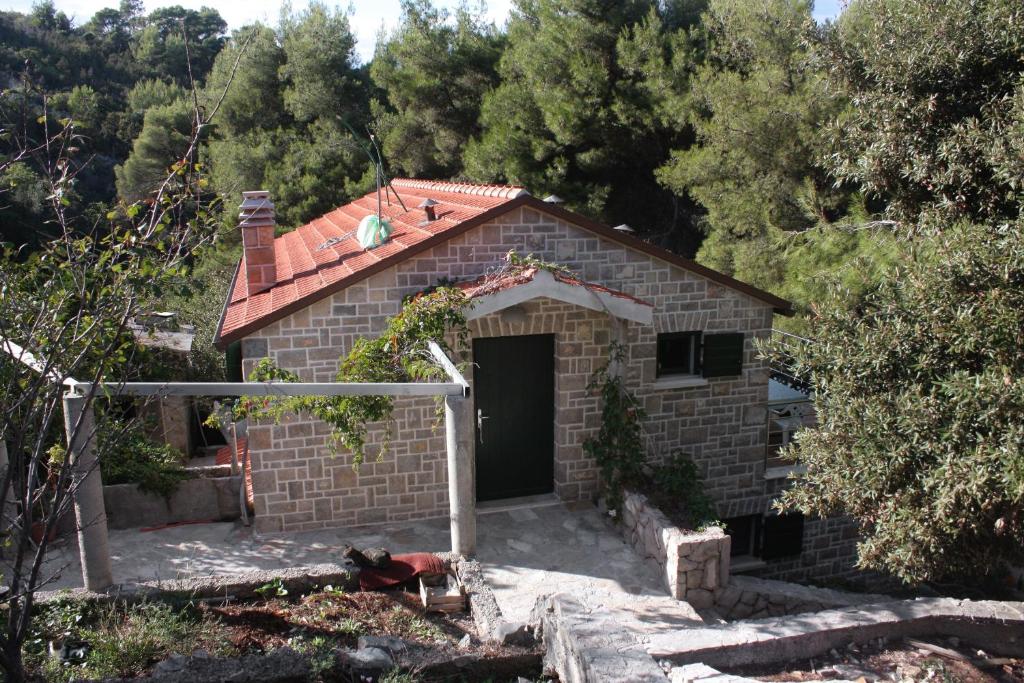 Seaside secluded apartments Cove Zavala - Gdinj, Hvar - 5717 photo 1