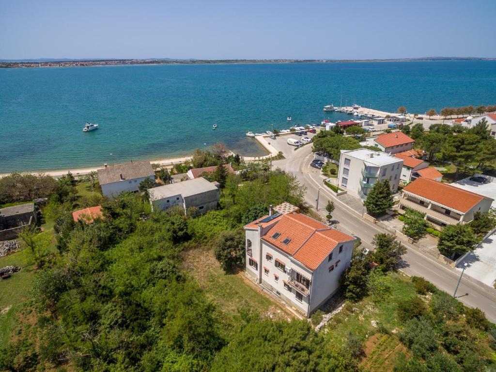 Apartments and rooms by the sea Vrsi - Mulo, Zadar - 5848 photo 1