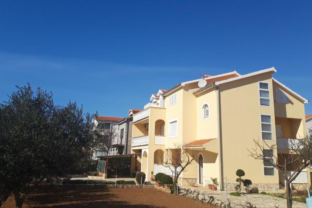 Apartments with a parking space Vrsi - Mulo, Zadar - 5796 photo 1