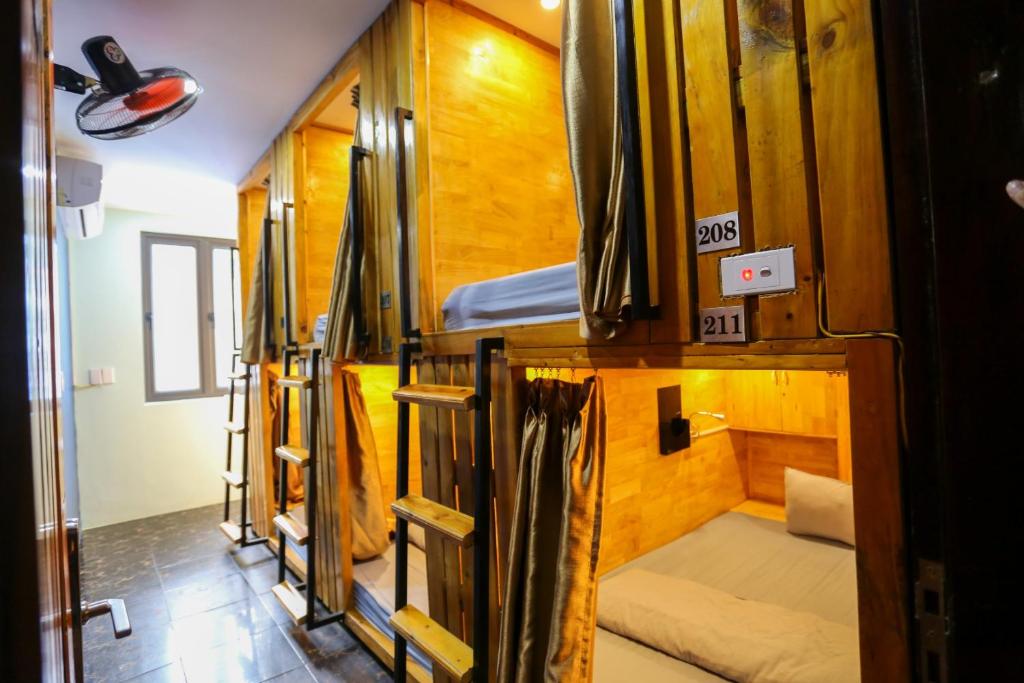 Catba Pod Hostel