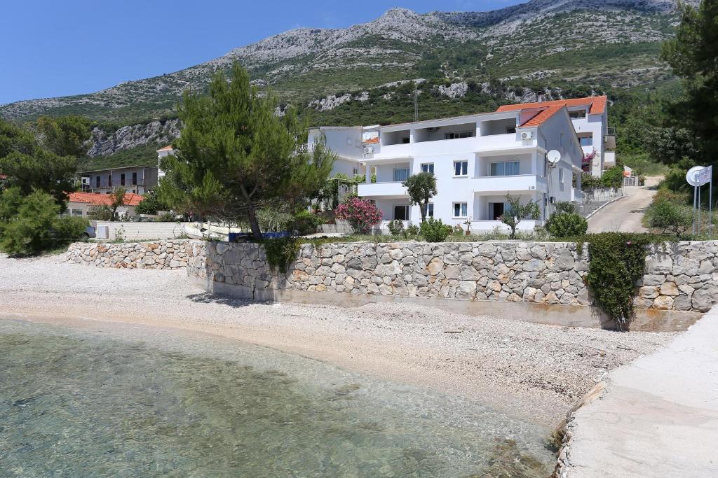 Apartments by the sea Kuciste - Perna, Peljesac - 4545 photo 1