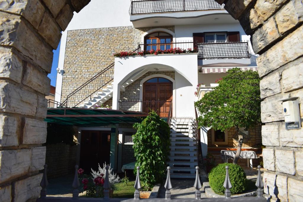 Apartments with WiFi Sveti Filip i Jakov, Biograd - 4299 photo 1