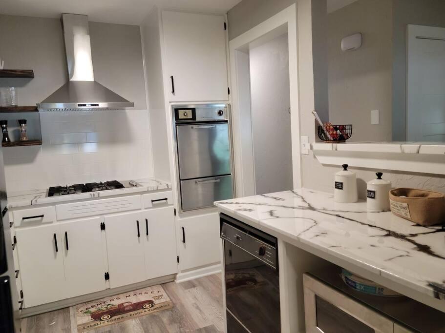 Kiki's Remodeled home! Close to Downtown! photo 1
