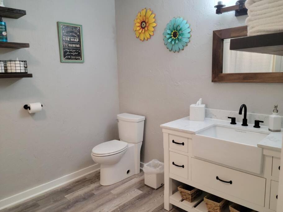 Kiki's Remodeled home! Close to Downtown! photo 2