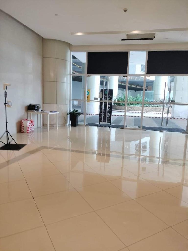 Cubao ManhattanHeights Unit 7EF Tower B, 1BR photo 3