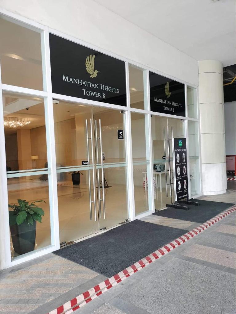 Cubao ManhattanHeights Unit 7EF Tower B, 1BR photo 2