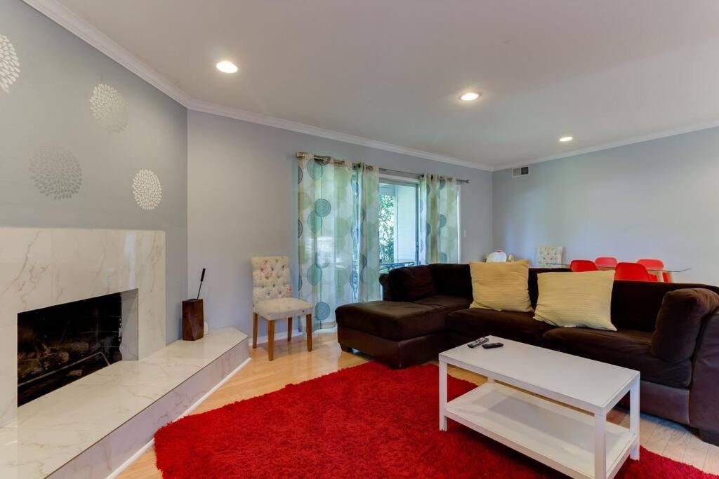 Woodland Hills Charmer photo 3