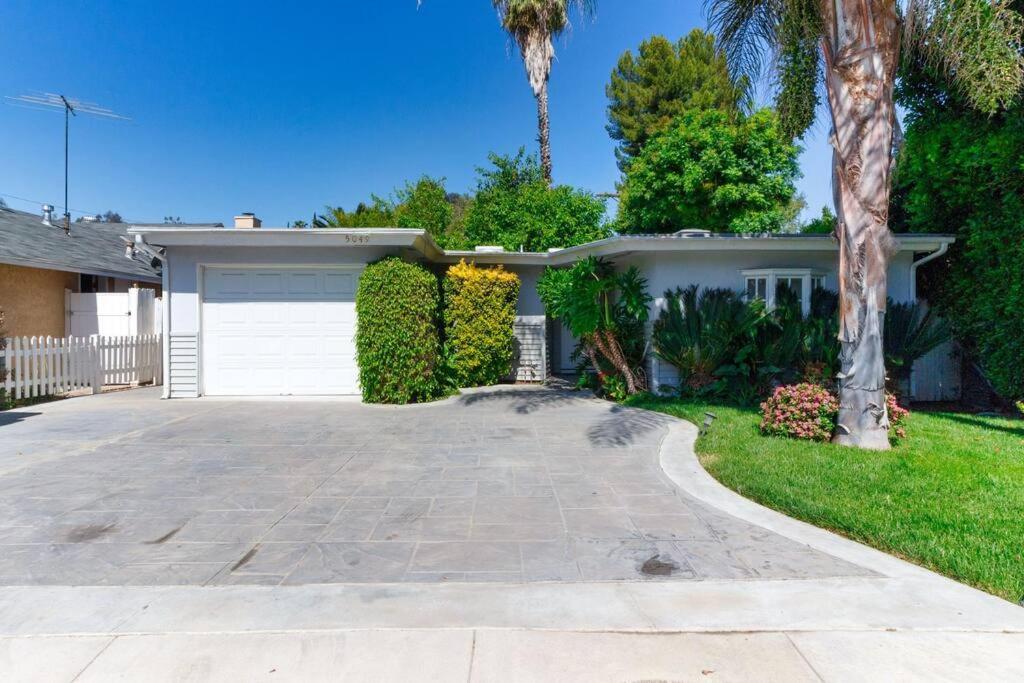 Woodland Hills Charmer photo 1
