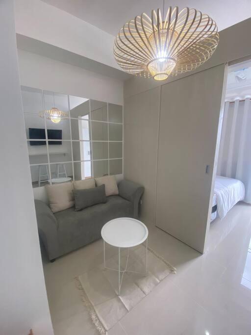 1BR unit in South Residence Las Pinas with Wifi & Netflix, Metro Manila