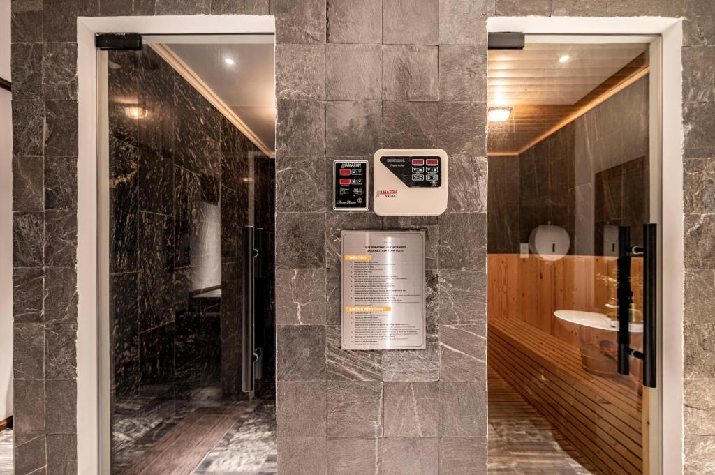 Roseland Point Hotel