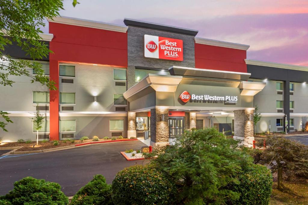 Best Western Plus Magnolia Inn & Suites image