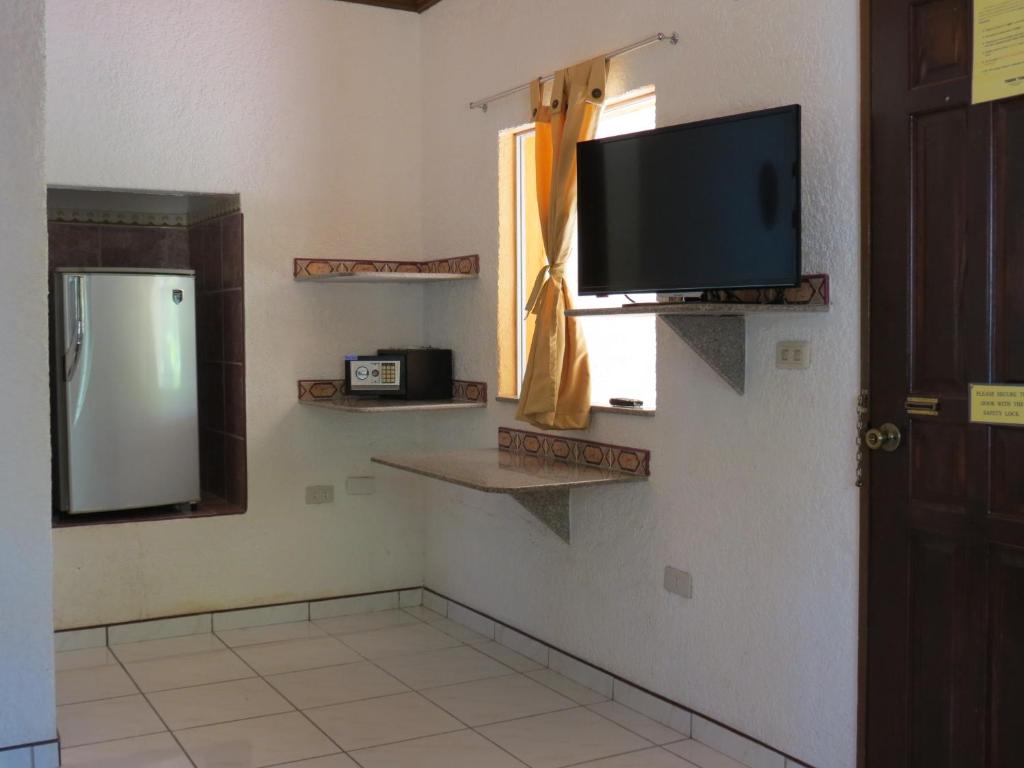 Alonaland Resort Apartelle Room Type - Family Room with Balcony