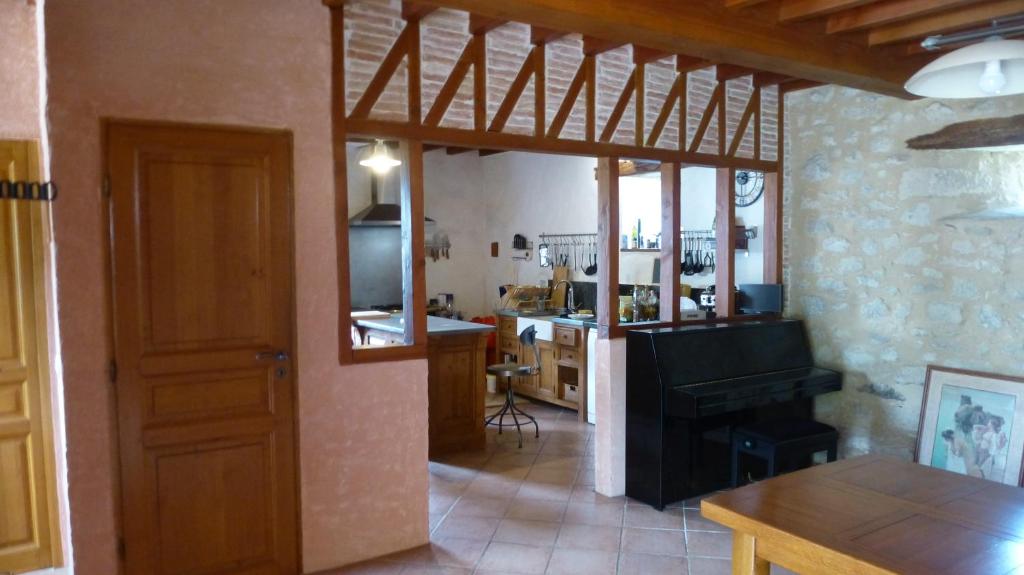 Ferme fortifiée du 18e rénovée avec vue photo 3