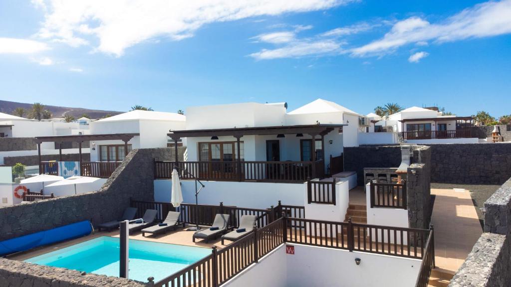 Villa Vista Reina - Luxury 6 Bedroom - Heated Pool- Views - Pool Table - Vista Lobos - Playa Blanca photo 2