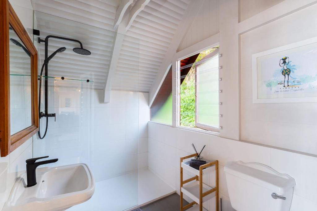 Brenton on Sea Chalet - Tap to explore photos