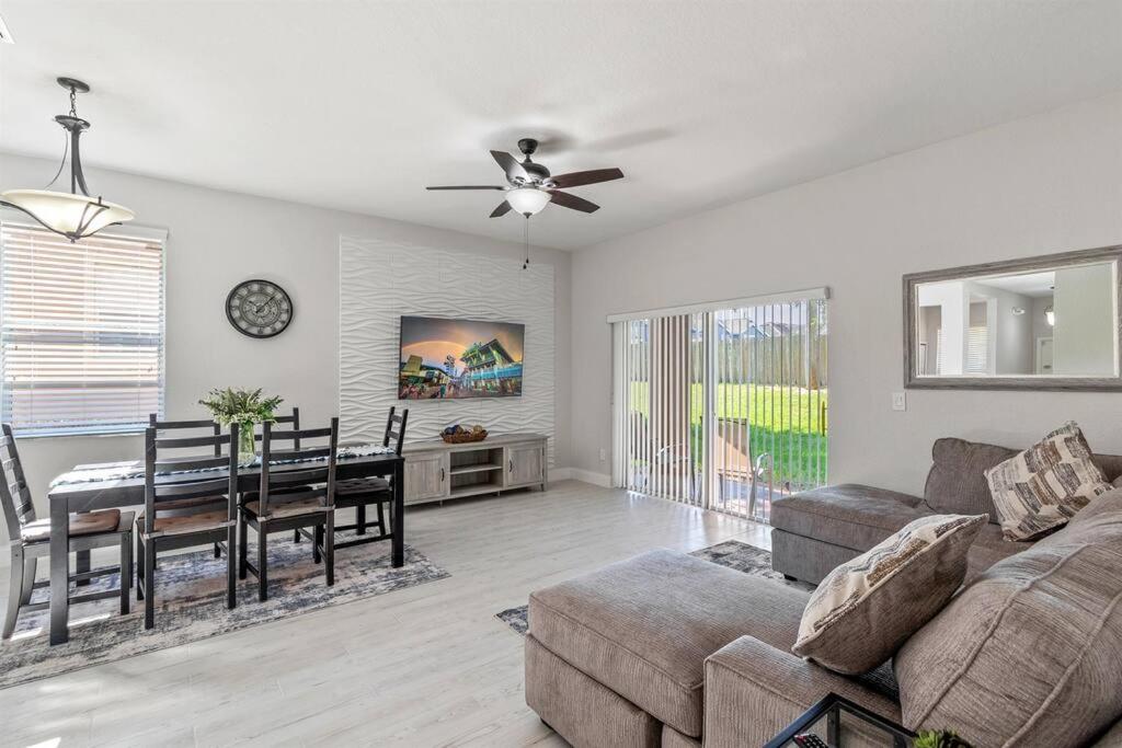 Newly Remodeled 4BD/4BA Townhouse-Regal Palms Resort Near Disney photo 2