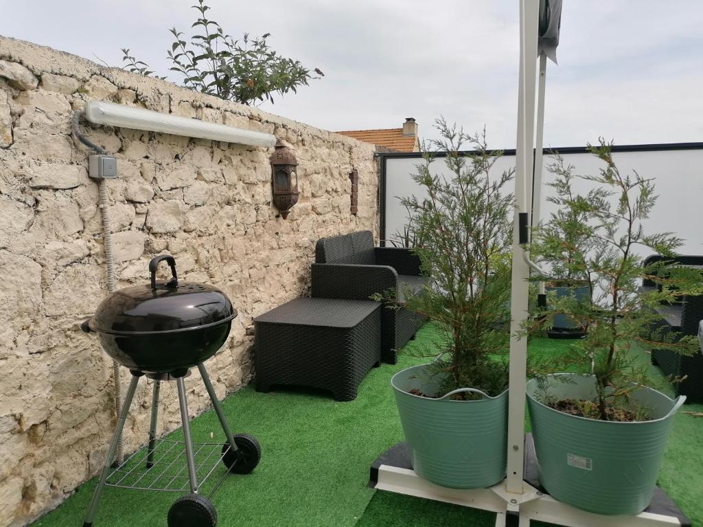 Apt duplex spacieux 4 chambres belle terrasse aménagée près Omaha Beach et Bayeux 800 m plage et 300 m superette