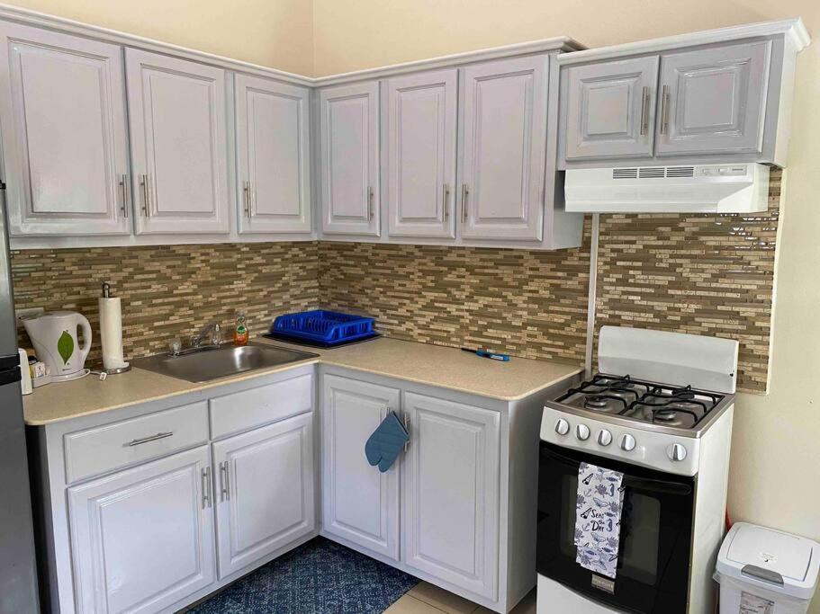 Cozy Studio Apartment in Quiet Neighborhood! photo 3