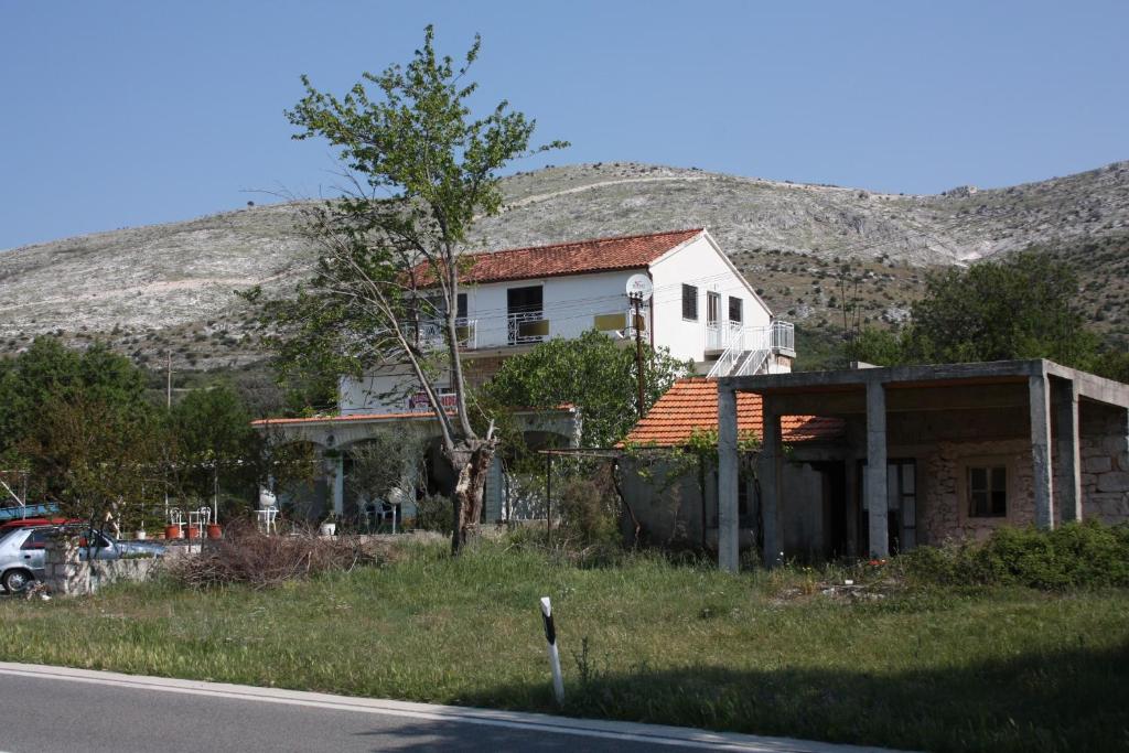 Apartments with a parking space Grebastica, Sibenik - 6103 photo 1