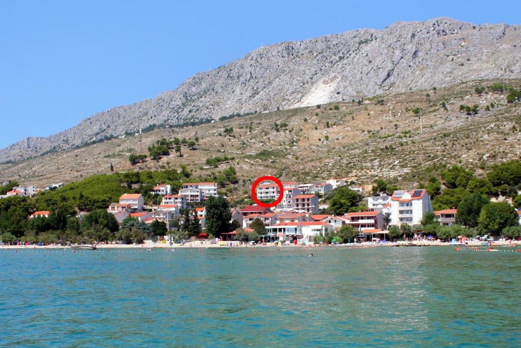 Apartments with a parking space Duce, Omis - 7532 photo 1